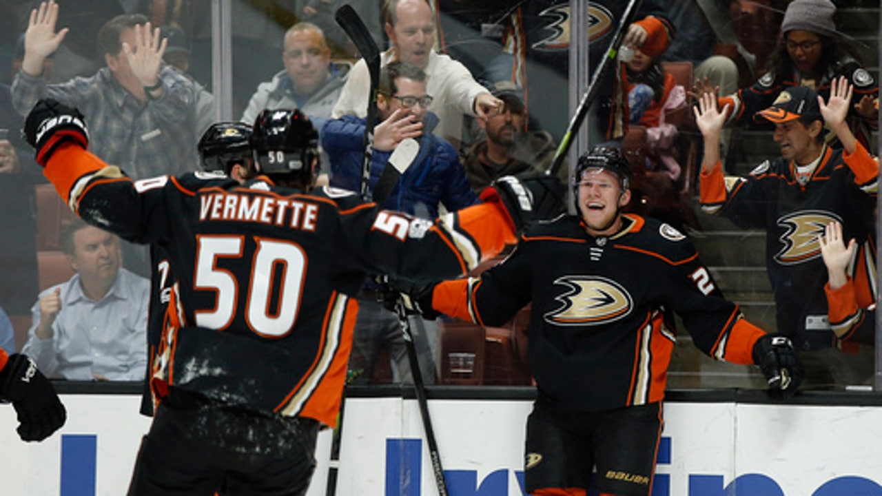 Henrique gets 1st 2 Ducks goals, Miller blanks Sens 3-0 (Dec 06, 2017)